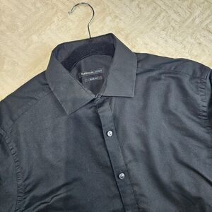 Van Heusen Dress Shirt Black Men's Size  15-15 1/2  32/33 Slim